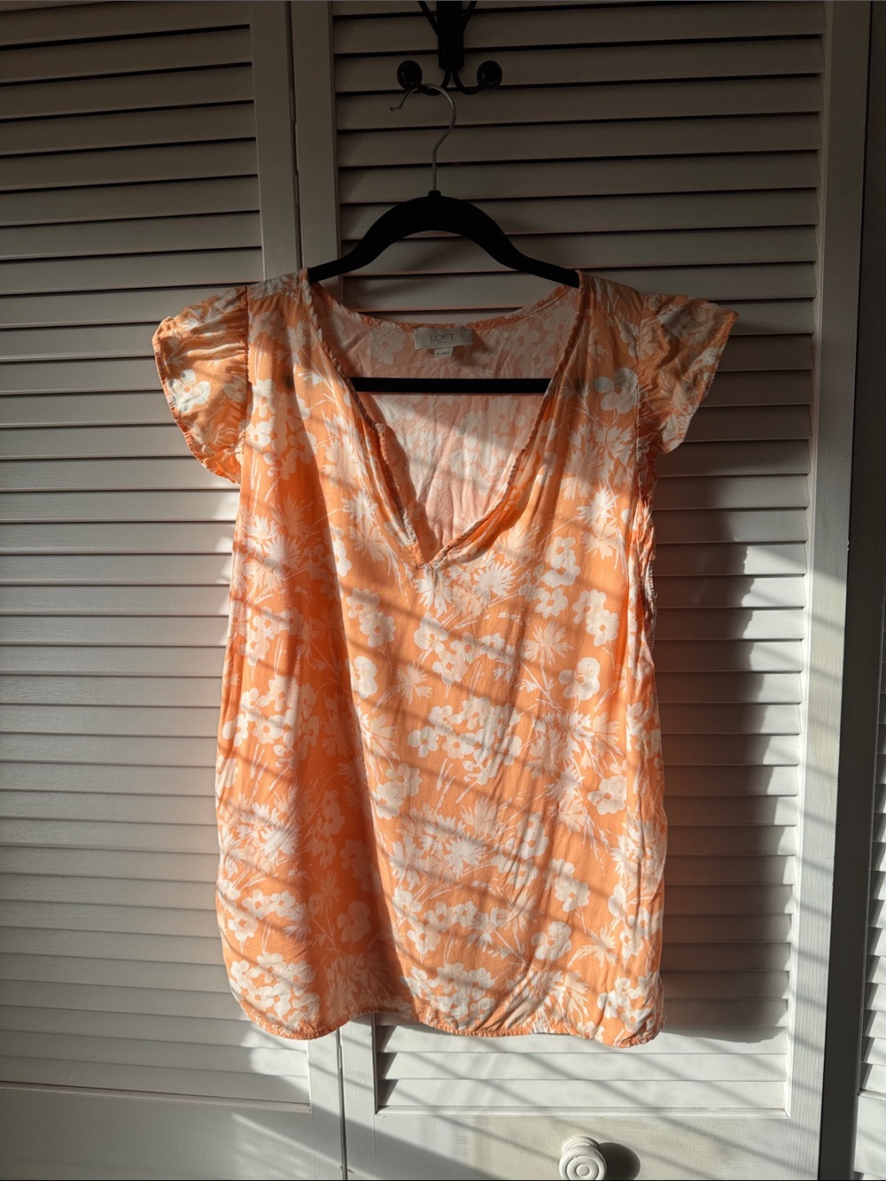 LOFT Peach-Orange Floral V-Neck Cap Sleeve Blouse